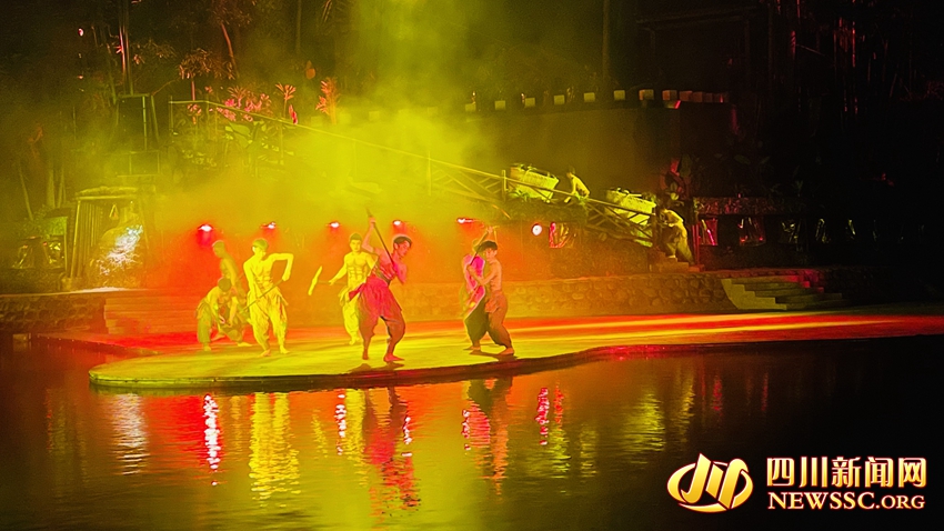 大型山水實(shí)景演出《遇見(jiàn)威遠(yuǎn)》震撼上演1.jpg