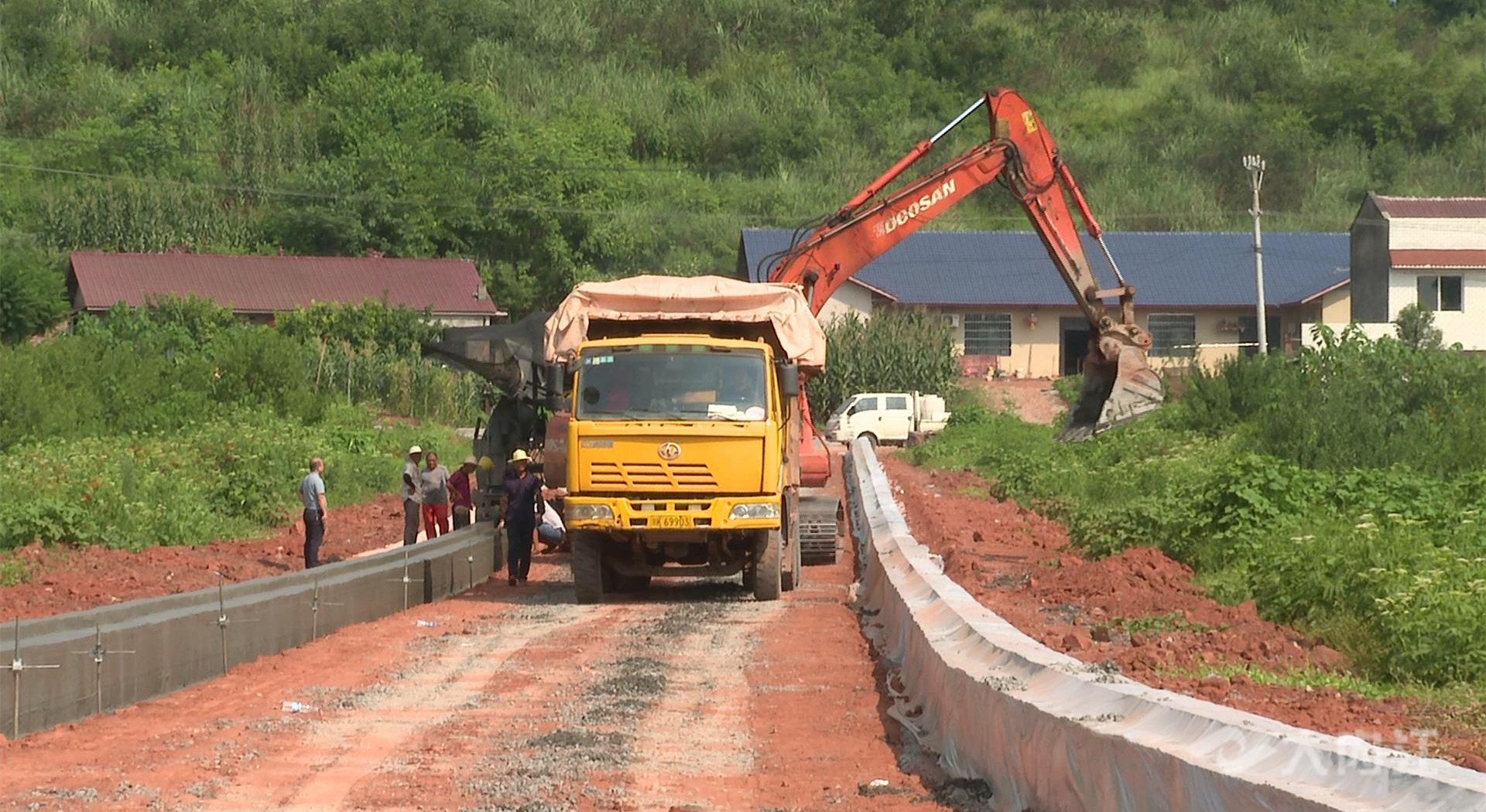 新改建農(nóng)村公路 (4).jpg